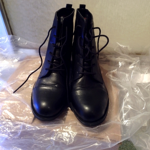 Array Shoes - Shoes: Black Booties